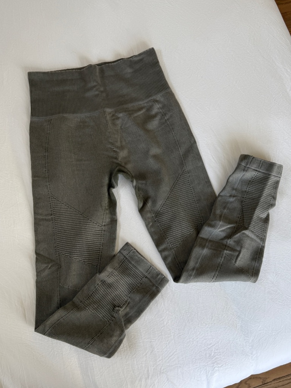 Yummie High-Waist Ribbed Leggings in Washed Green